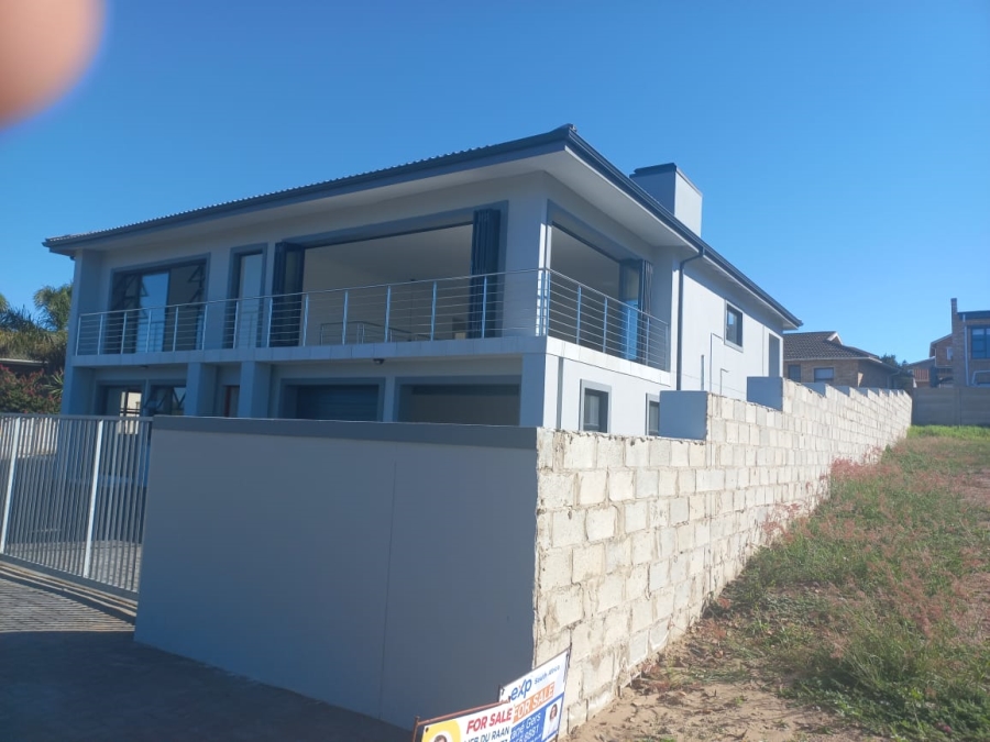 5 Bedroom Property for Sale in Wavecrest Eastern Cape